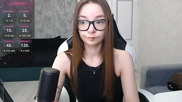 Snapshot of Amarieni chatting on 02-17-25, 12:16 Amarieni online show from 02-17-25, 12:16