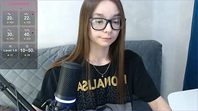 Snapshot of Amarieni chatting on 02-21-25, 02:27 Amarieni online show from 02-21-25, 02:27