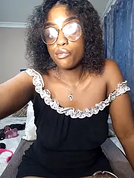 Snapshot of Queen-Chocolate chatting on 01-30-25, 11:55 Queen-Chocolate online show from 01-30-25, 11:55