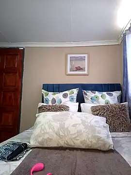 Snapshot of Queen-Chocolate chatting on 01-31-25, 07:18 Queen-Chocolate online show from 01-31-25, 07:18