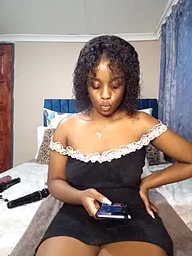 Snapshot of Queen-Chocolate chatting on 02-02-25, 08:41 Queen-Chocolate online show from 02-02-25, 08:41