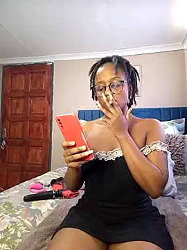 Snapshot of Queen-Chocolate chatting on 02-16-25, 11:16 Queen-Chocolate online show from 02-16-25, 11:16