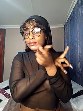 Snapshot of Queen-Chocolate chatting on 02-21-25, 08:16 Queen-Chocolate online show from 02-21-25, 08:16