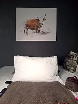 Snapshot of Queen-Chocolate chatting on 02-24-25, 01:10 Queen-Chocolate online show from 02-24-25, 01:10