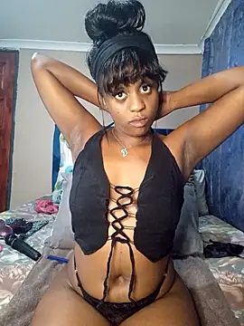 Snapshot of Queen-Chocolate chatting on 03-01-25, 12:17 Queen-Chocolate online show from 03-01-25, 12:17