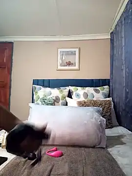 Snapshot of Queen-Chocolate chatting on 03-22-25, 01:11 Queen-Chocolate online show from 03-22-25, 01:11