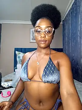 Snapshot of Queen-Chocolate chatting on 03-22-25, 10:04 Queen-Chocolate online show from 03-22-25, 10:04