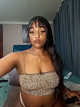 Snapshot of Queen-Chocolate chatting on 09-18-25, 04:42 Queen-Chocolate online show from 09-18-25, 04:42