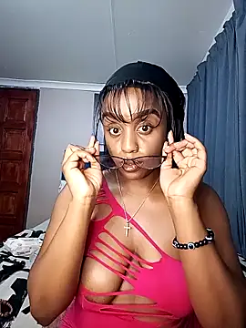 Snapshot of Queen-Chocolate chatting on 10-09-25, 03:37 Queen-Chocolate online show from 10-09-25, 03:37