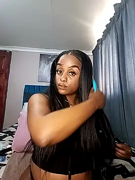 Snapshot of Queen-Chocolate chatting on 10-23-25, 05:07 Queen-Chocolate online show from 10-23-25, 05:07