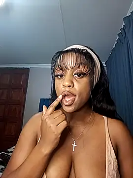 Snapshot of Queen-Chocolate chatting on 10-26-25, 02:28 Queen-Chocolate online show from 10-26-25, 02:28