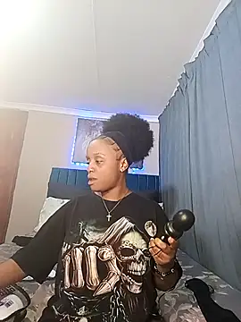 Snapshot of Queen-Chocolate chatting on 11-13-25, 10:41 Queen-Chocolate online show from 11-13-25, 10:41