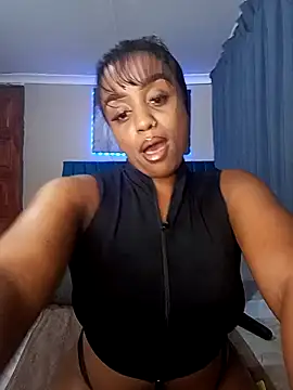 Snapshot of Queen-Chocolate chatting on 11-16-25, 01:00 Queen-Chocolate online show from 11-16-25, 01:00