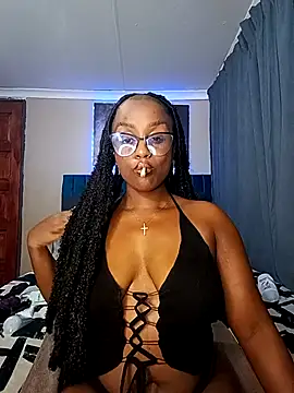 Snapshot of Queen-Chocolate chatting on 11-20-25, 06:18 Queen-Chocolate online show from 11-20-25, 06:18