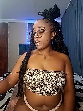 Snapshot of Queen-Chocolate chatting on 11-21-25, 10:08 Queen-Chocolate online show from 11-21-25, 10:08