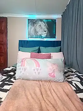 Queen-Chocolate online show from 03-21-26, 03:22