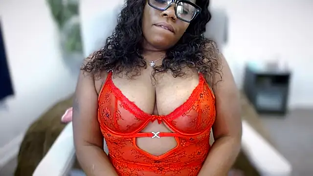 Snapshot of selena42 chatting on 11-01-25, 05:31 selena42 online show from 11-01-25, 05:31