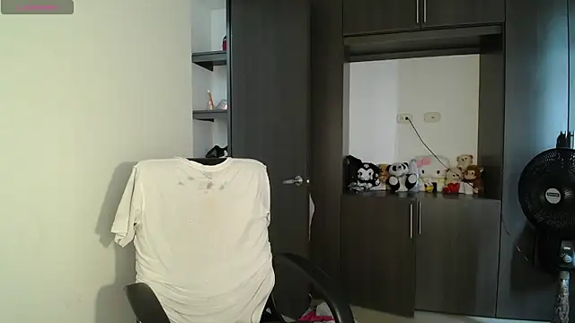 Snapshot of venelope1 chatting on 02-20-26, 02:39 venelope1 online show from 02-20-26, 02:39