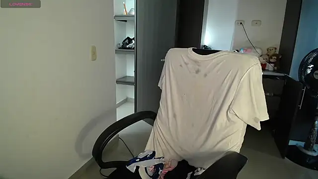 Snapshot of venelope1 chatting on 02-21-26, 09:05 venelope1 online show from 02-21-26, 09:05