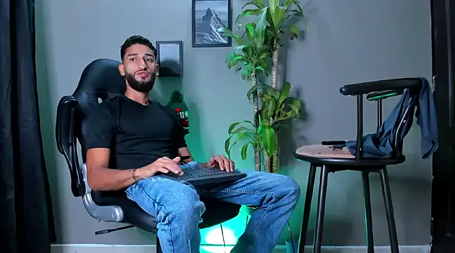 Damian 022 online show from 12-28-24, 10:23