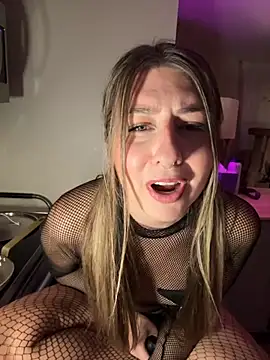 Snapshot of sophielove888 chatting on 10-25-25, 01:24 sophielove888 online show from 10-25-25, 01:24