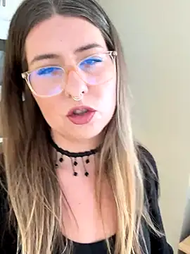 Snapshot of sophielove888 chatting on 11-19-25, 06:52 sophielove888 online show from 11-19-25, 06:52