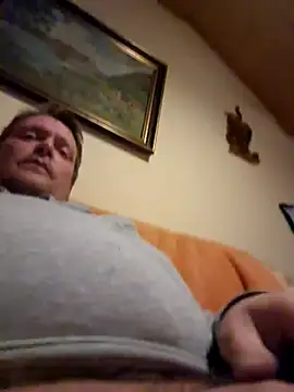 Snapshot of everyoneneeds chatting on 12-30-24, 09:50 everyoneneeds online show from 12-30-24, 09:50