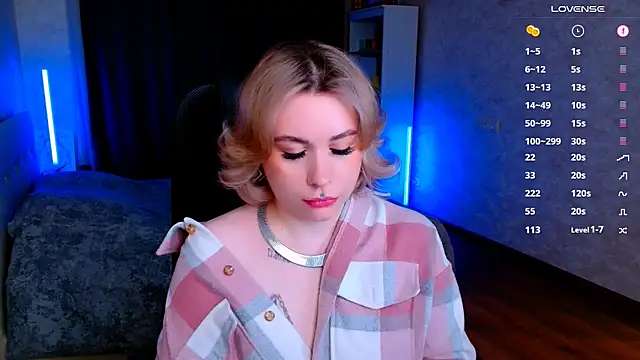 Snapshot of Blueberry-baby chatting on 02-02-25, 08:51 Blueberry-baby online show from 02-02-25, 08:51