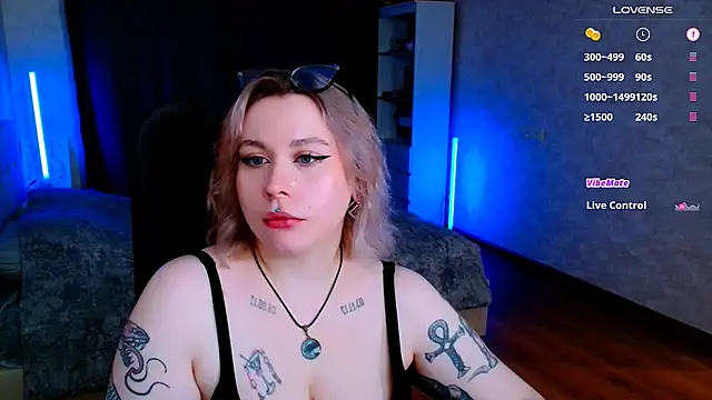 Snapshot of Blueberry-baby chatting on 02-24-25, 04:04 Blueberry-baby online show from 02-24-25, 04:04