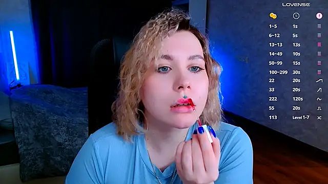 Snapshot of Blueberry-baby chatting on 03-06-25, 06:05 Blueberry-baby online show from 03-06-25, 06:05