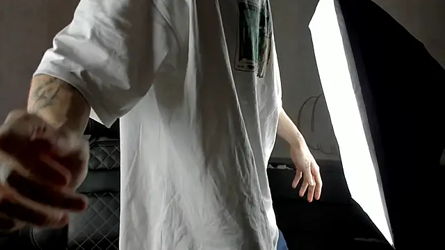 Snapshot of MasonWarholl chatting on 12-12-24, 03:27 MasonWarholl online show from 12-12-24, 03:27