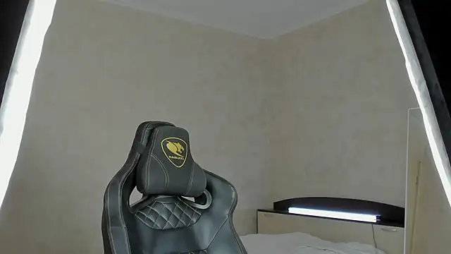 Snapshot of MasonWarholl chatting on 12-30-24, 11:49 MasonWarholl online show from 12-30-24, 11:49