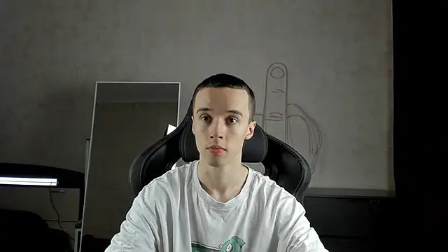 Snapshot of MasonWarholl chatting on 01-08-25, 01:53 MasonWarholl online show from 01-08-25, 01:53