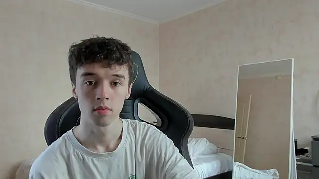 Snapshot of MasonWarholl chatting on 02-12-26, 11:38 MasonWarholl online show from 02-12-26, 11:38