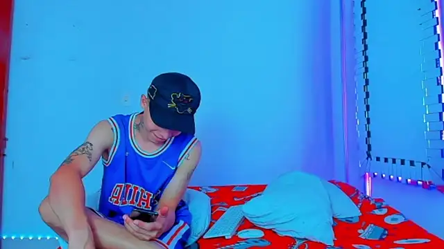 HOT boy2025 online show from 12-20-24, 04:57