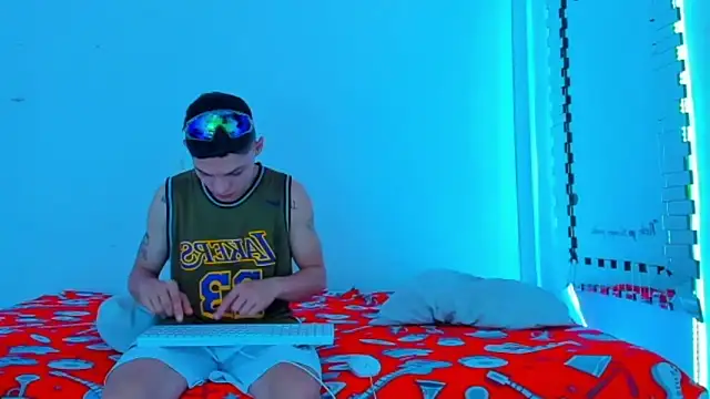 HOT boy2025 online show from 03-03-25, 10:20