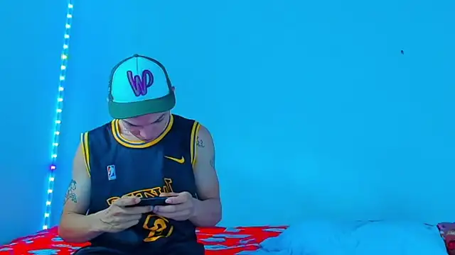 HOT boy2025 online show from 03-22-25, 04:04