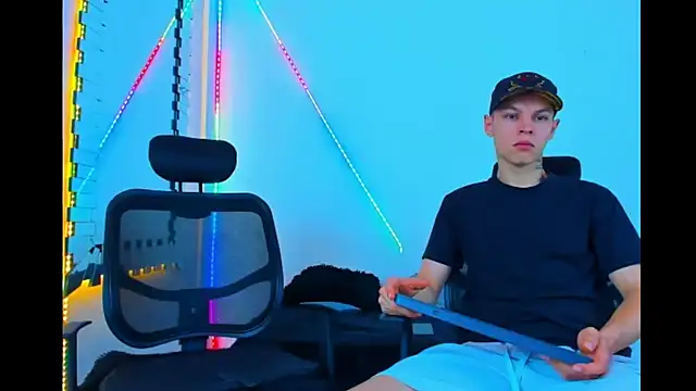 HOT boy2025 online show from 09-18-25, 04:14