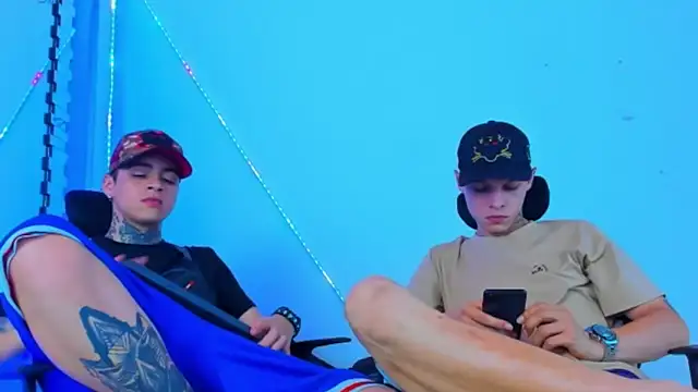 HOT boy2025 online show from 10-04-25, 11:03