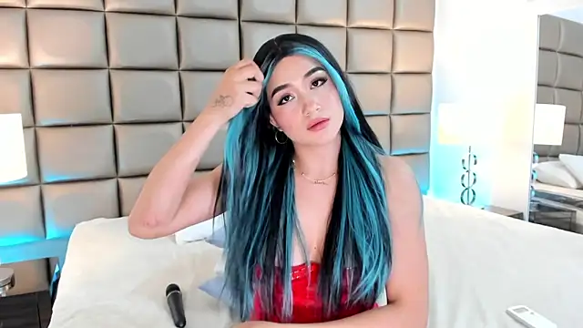 AnnyHizzle online show from 03-18-25, 03:31