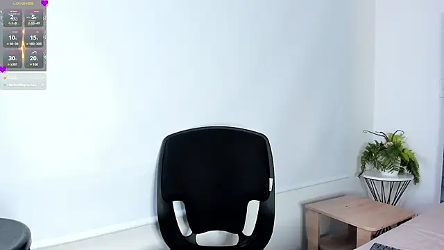 Dapnne  online show from 12-13-24, 02:32