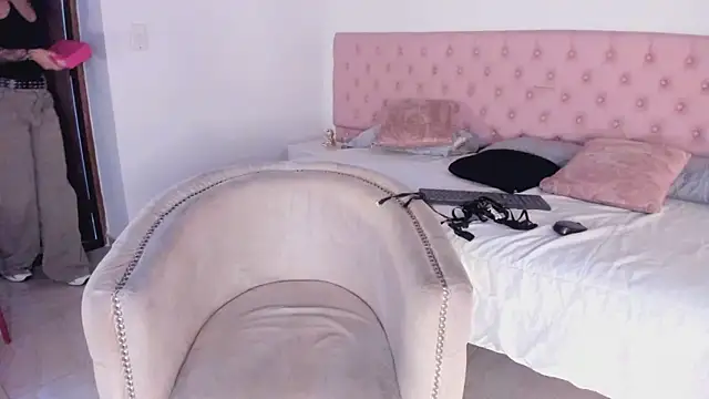 Dapnne  online show from 11-15-25, 11:29