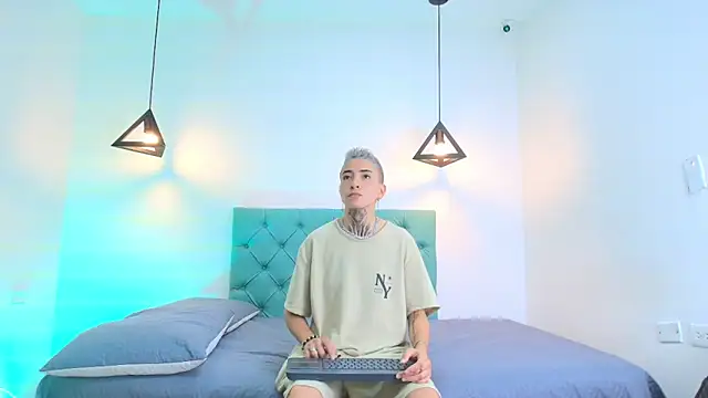 Tinny and Candy online show from 02-28-25, 01:03