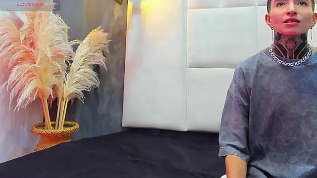 Tinny and Candy online show from 10-18-25, 12:28