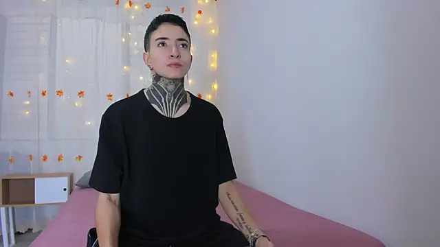 Tinny and Candy online show from 11-02-25, 12:18