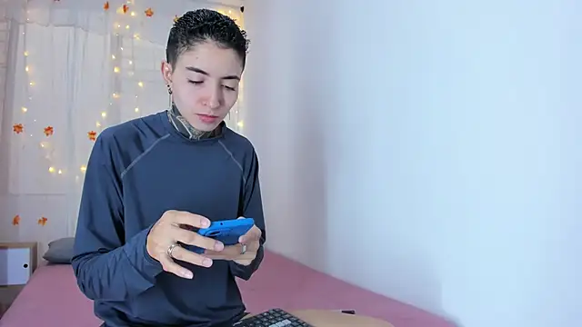 Tinny and Candy online show from 11-06-25, 12:17