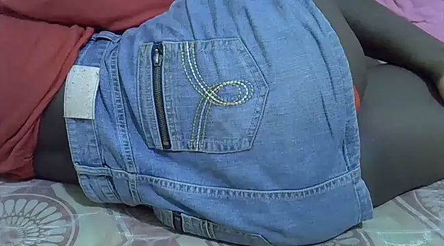 Snapshot of naughtycate_ chatting on 02-24-25, 08:38 naughtycate online show from 02-24-25, 08:38