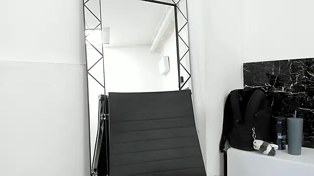 Juliabadlee online show from 01-27-25, 11:33