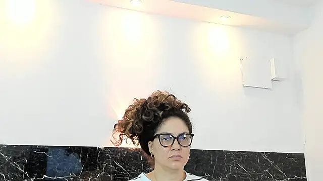 Juliabadlee online show from 02-20-25, 12:19