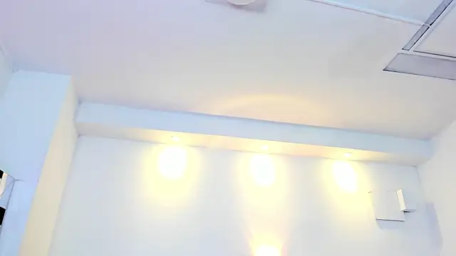 Juliabadlee online show from 03-21-25, 03:44